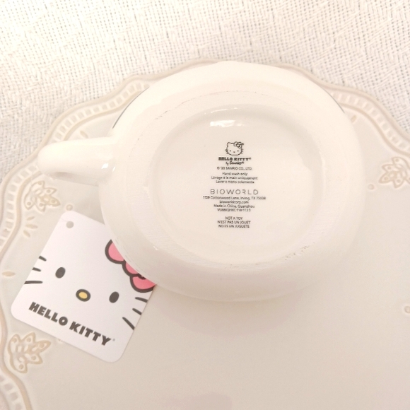 Bioworld × Hello Kitty By Sanrio Figural Ceramic Mug - Picture 6 of 13